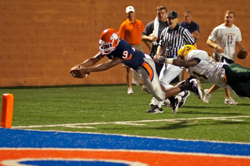 Eagles put up 37 unanswered points to beat Concordia, 37-7