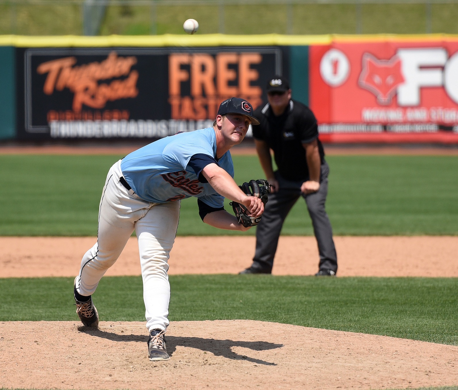 Davis dazzles as Eagles punish Pioneers