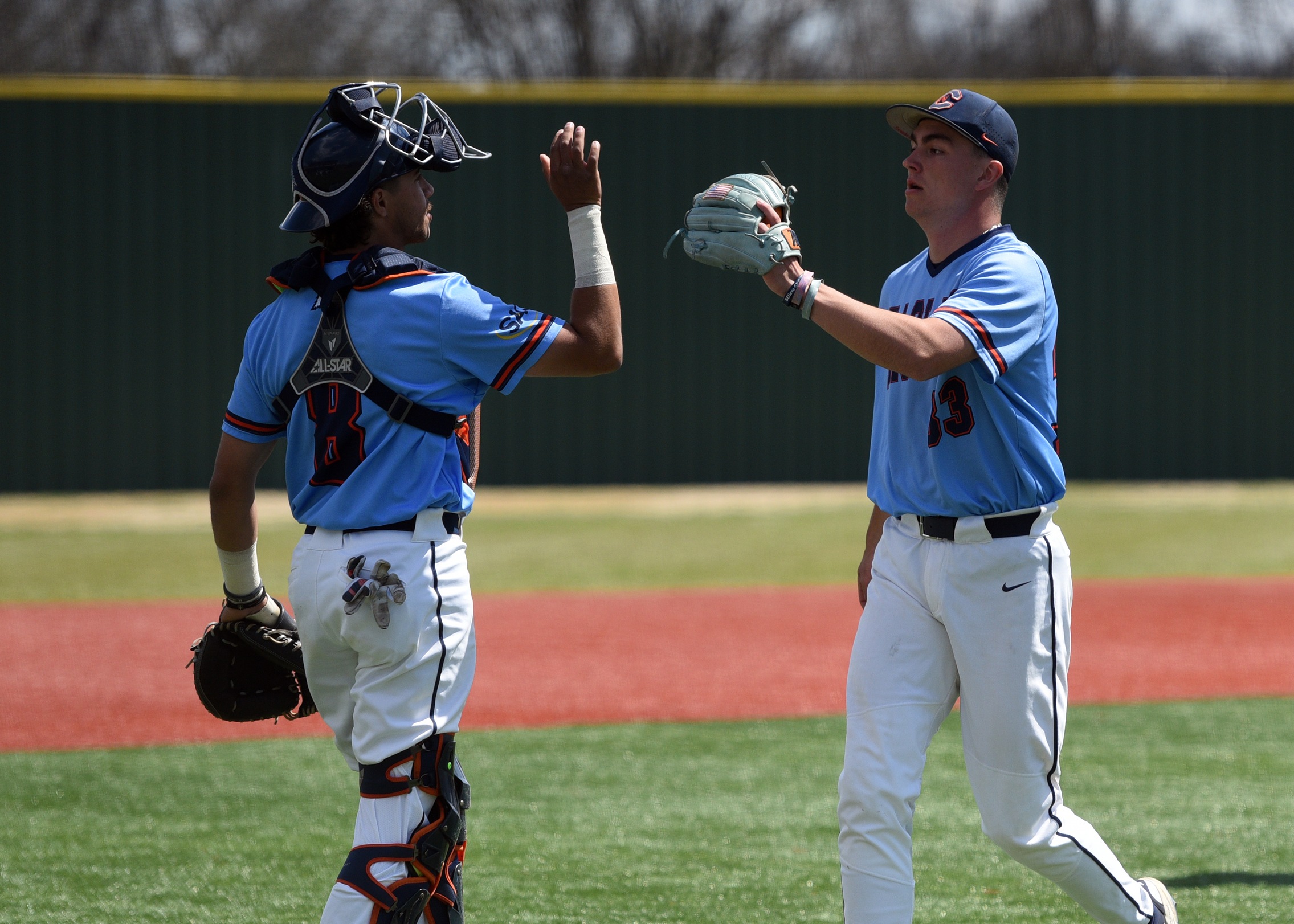 Henderson hurls complete game in 7-1 win over E&H