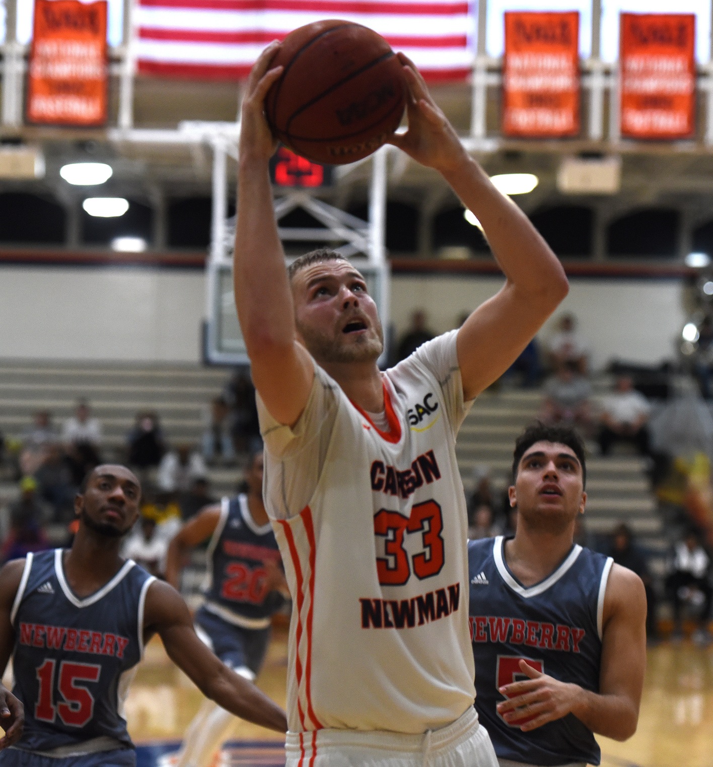 Pinson's triple-double powers Lincoln Memorial to 35-point win