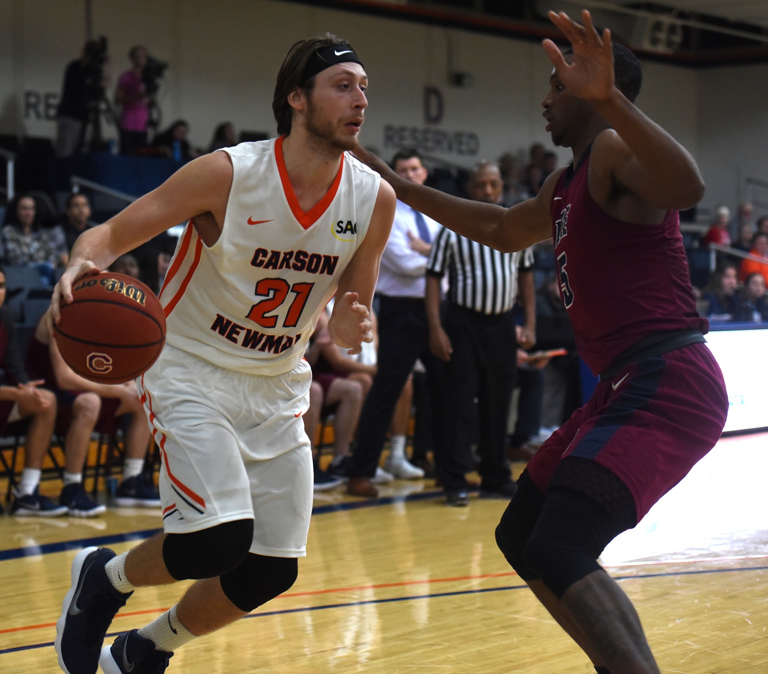 Bates, Teichmann carry Eagles over Lander 77-65