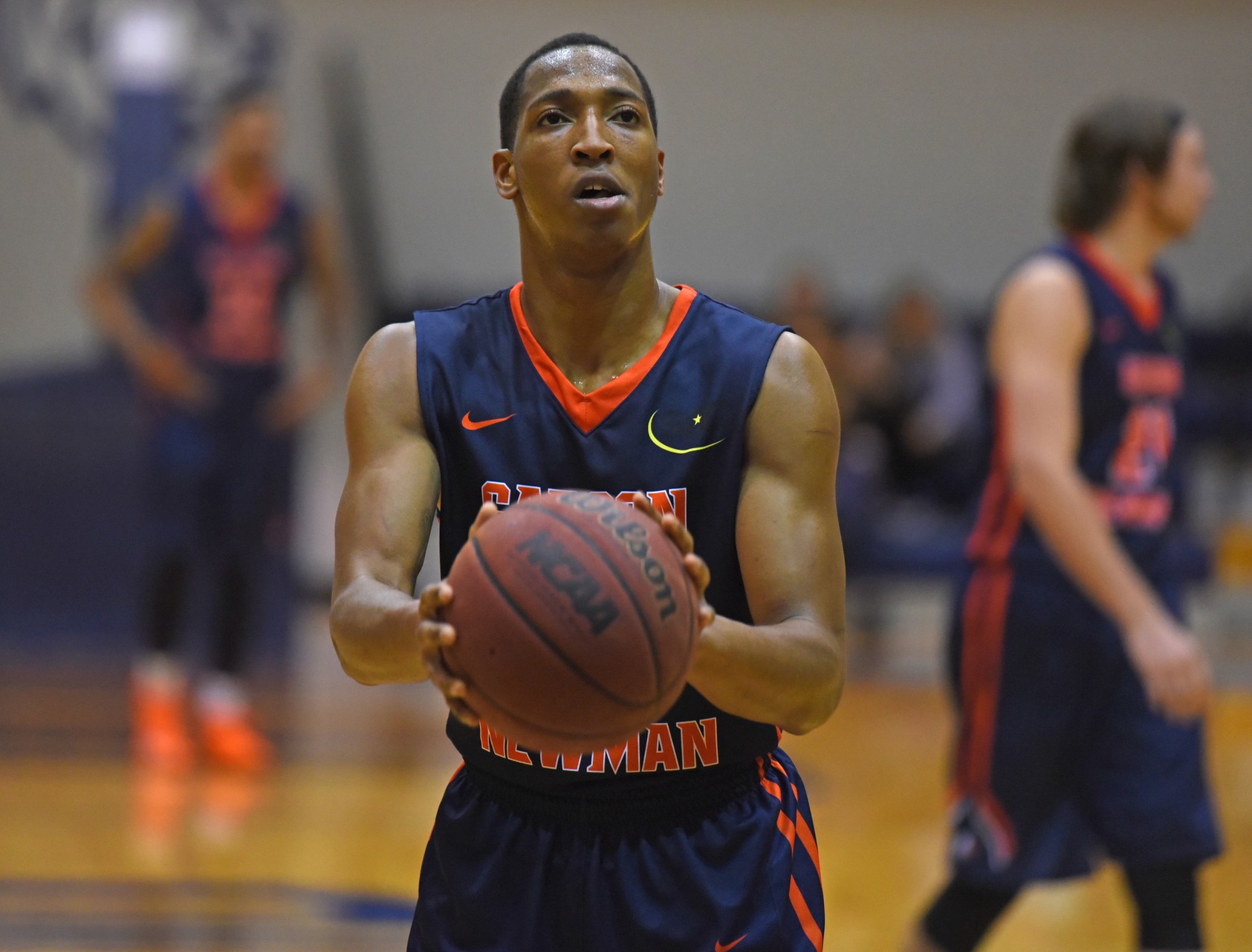 Second half rally falls short, No. 2/5 Queens downs C-N 92-81