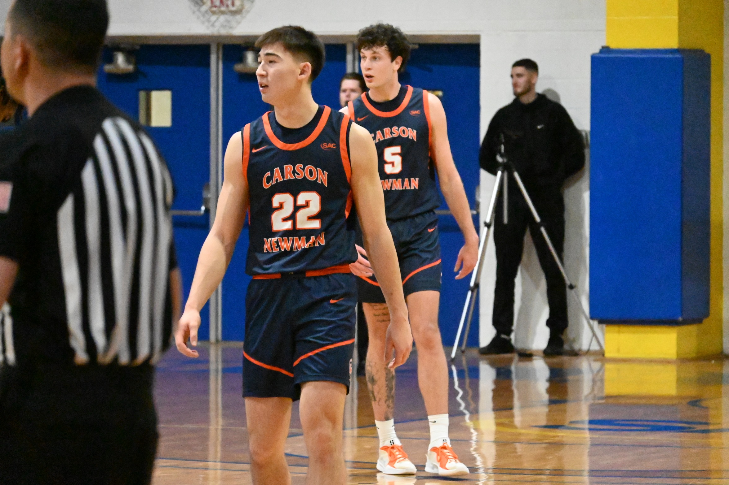 C-N jumps MHU early, cruises to 89-74 road win