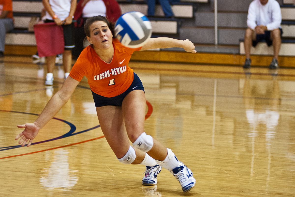 Eagles drop four-setter to Wingate