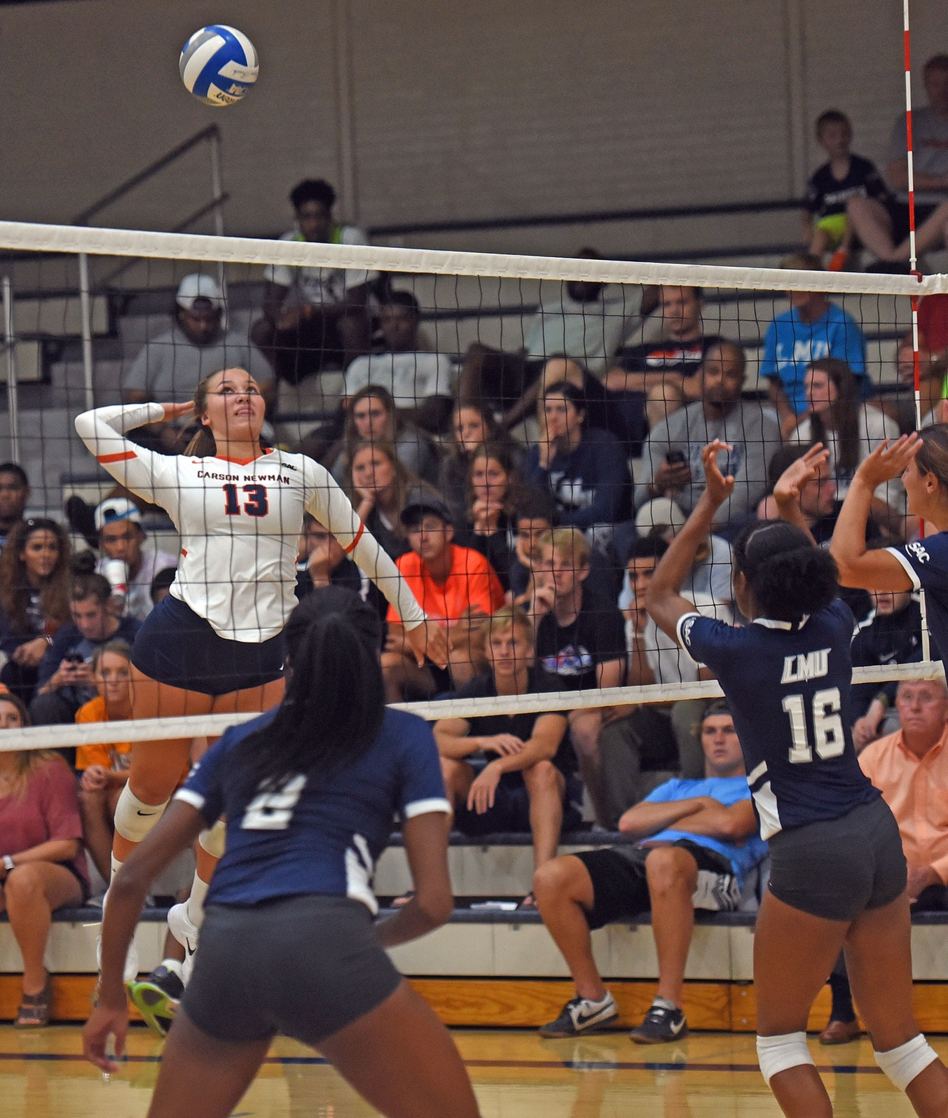 Oldenburger's career night not enough as L-R sweeps C-N