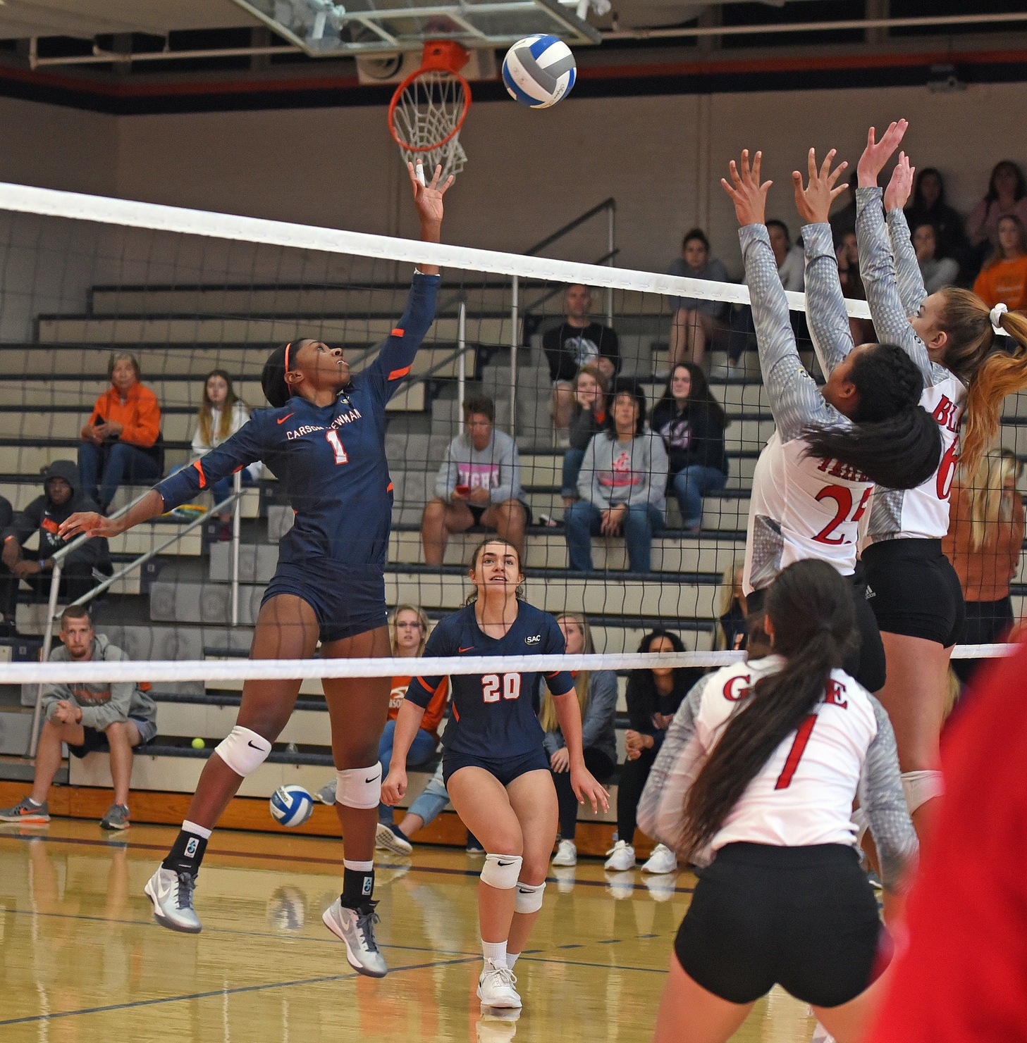 Streaking Eagles send off Bears to advance in SAC Tournament