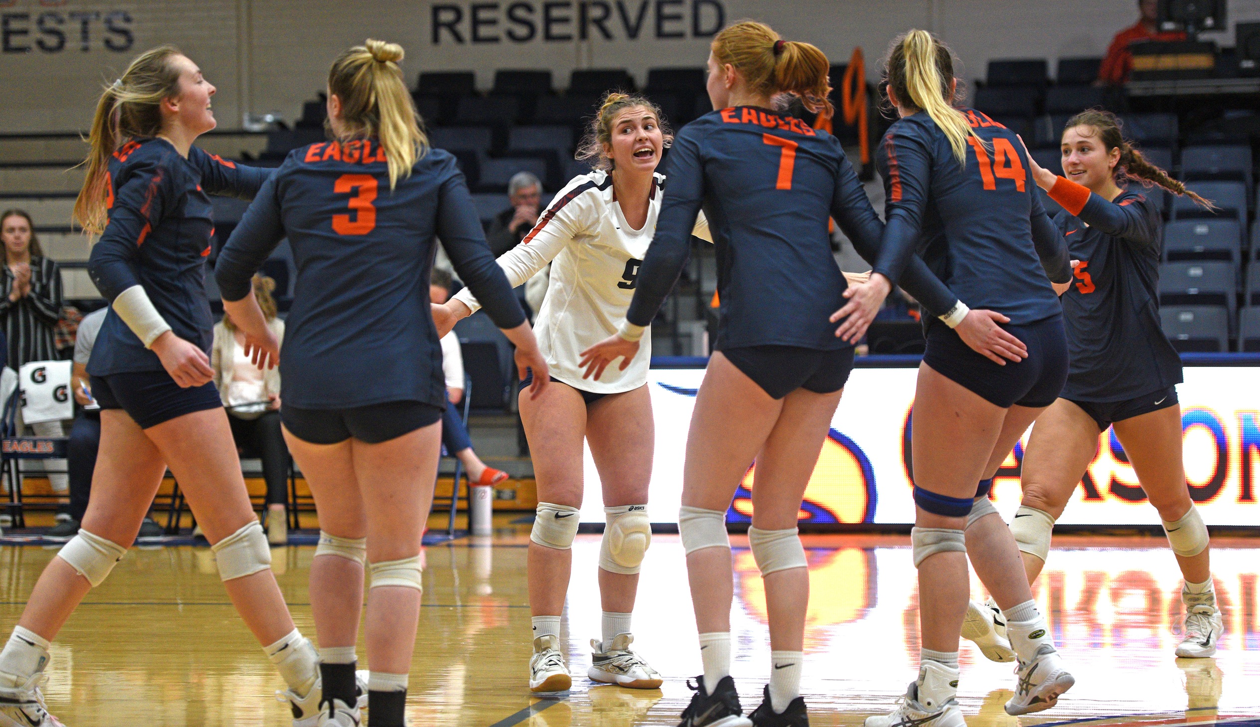 Electric Eagles coast to two sweeps